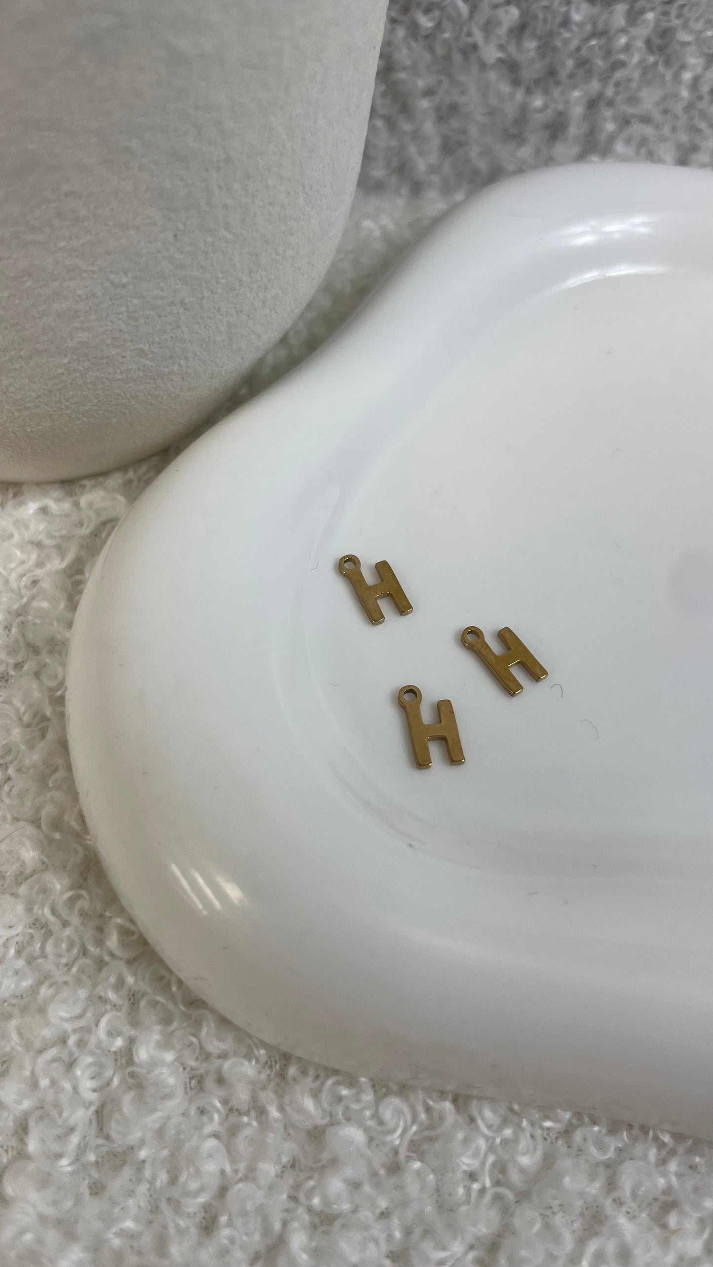 Breloque H